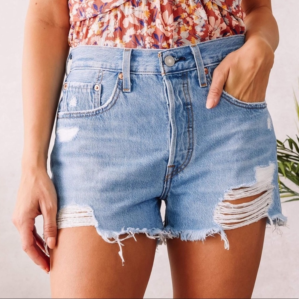 NEW Levi’s 501 High Rise Distress Shorts - Picture 11 of 11